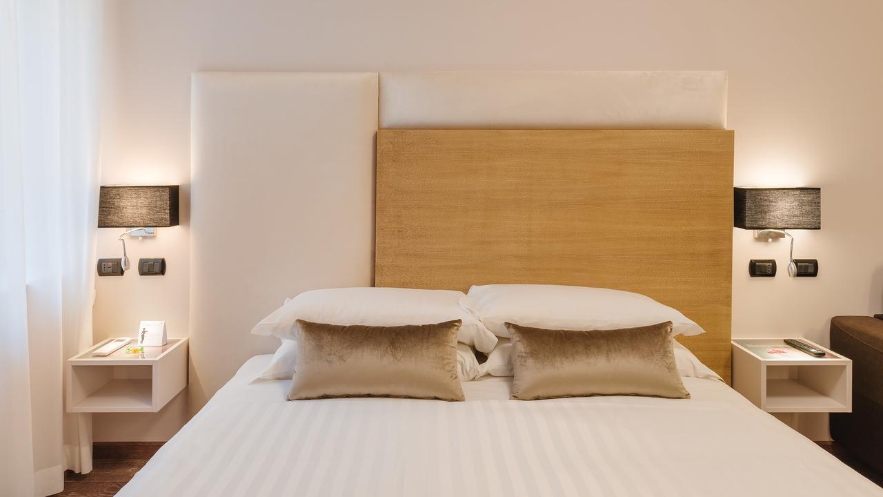Etruska Luxury Trastevere Guesthouse โรม ภายนอก รูปภาพ